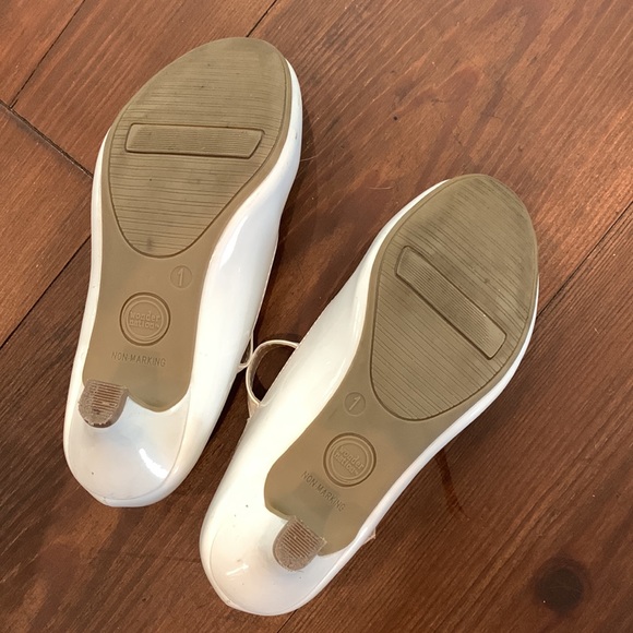 Size one preowned OK condition - Picture 4 of 5